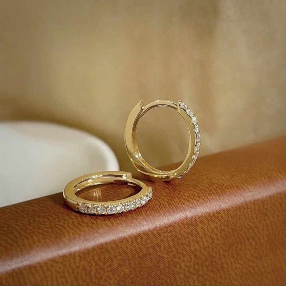 Small Cute 18k gp Small  hoop earrings ✨